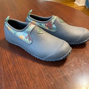 Muck Booties women size 8 Grey NWOT